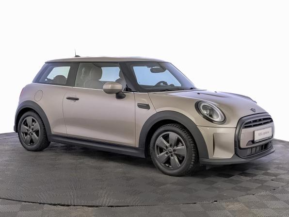 Mini Hatch III (F55/F56) Рестайлинг 2 с пробегом 2021 года, цена 2 335 000 рублей, 78539 км, хэтчбек, Автокод Объявления