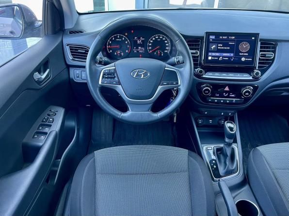 Hyundai Solaris II Рестайлинг с пробегом 2021 года, цена 1 700 000 рублей, 42500 км, седан, Автокод Объявления