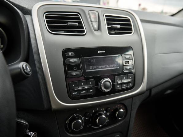Renault Logan II Рестайлинг с пробегом 2019 года, цена 974 000 рублей, 80722 км, седан, Автокод Объявления