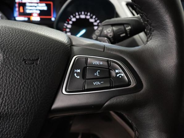 Ford Kuga II Рестайлинг с пробегом 2017 года, цена 1 650 000 рублей, 165864 км, внедорожник, Автокод Объявления