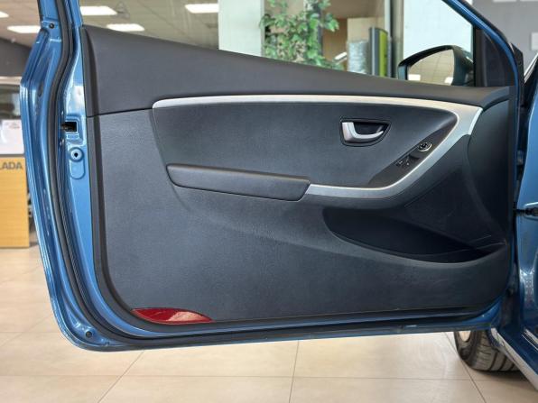 Hyundai i30 II с пробегом 2014 года, цена 957 000 рублей, 100012 км, хэтчбек, Автокод Объявления