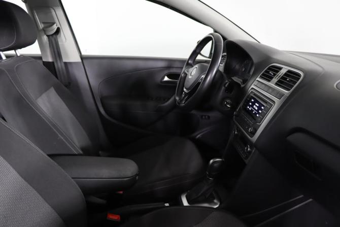 Volkswagen Polo V Рестайлинг с пробегом 2018 года, цена 1 349 990 рублей, 87458 км, седан, Автокод Объявления