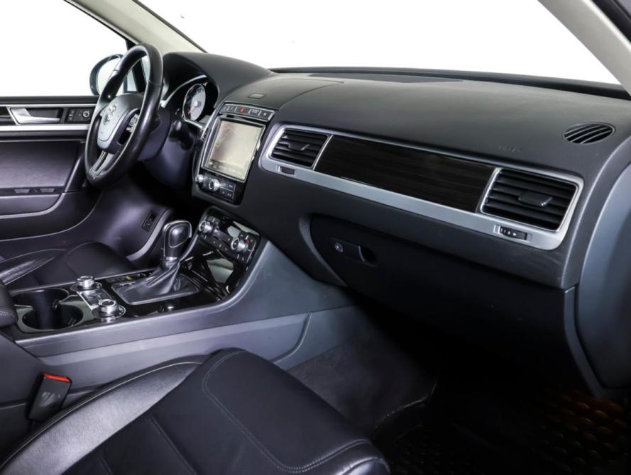 Volkswagen Touareg II Рестайлинг Москва  - изображение 11