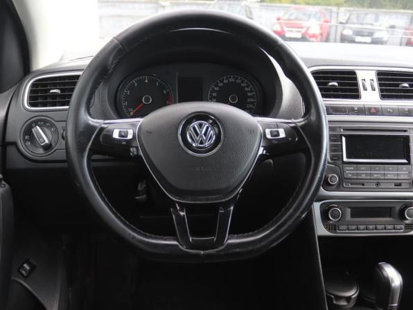 Volkswagen Polo V Рестайлинг с пробегом 2017 года, цена 1 049 000 рублей, 159000 км, седан, Автокод Объявления