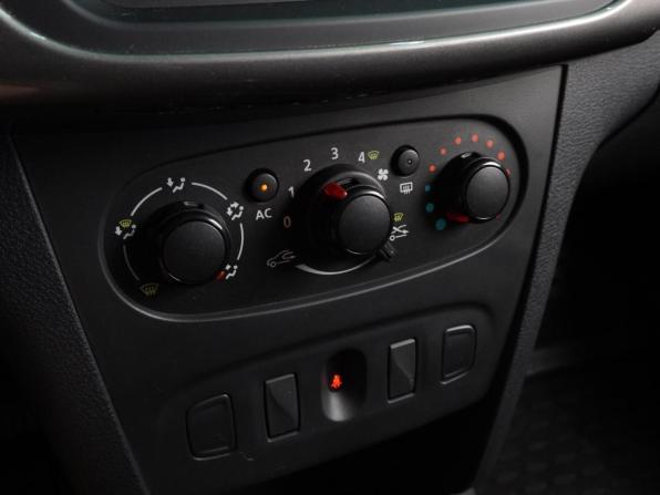 Renault Logan II с пробегом 2014 года, цена 899 000 рублей, 21173 км, седан, Автокод Объявления