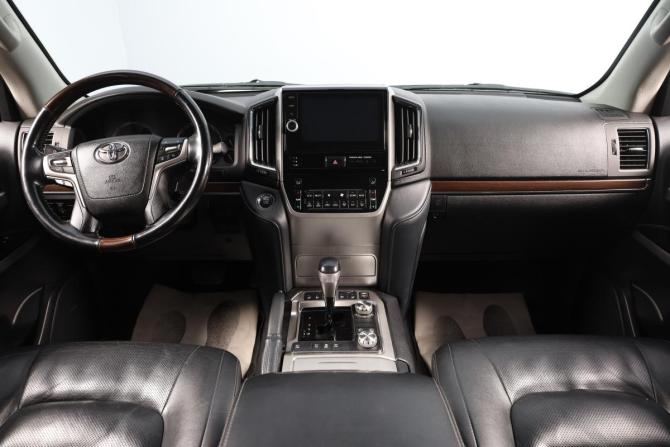 Toyota Land Cruiser 200 Series Рестайлинг 2 с пробегом 2018 года, цена 73 000 000 рублей, 80000 км, внедорожник, Автокод Объявления