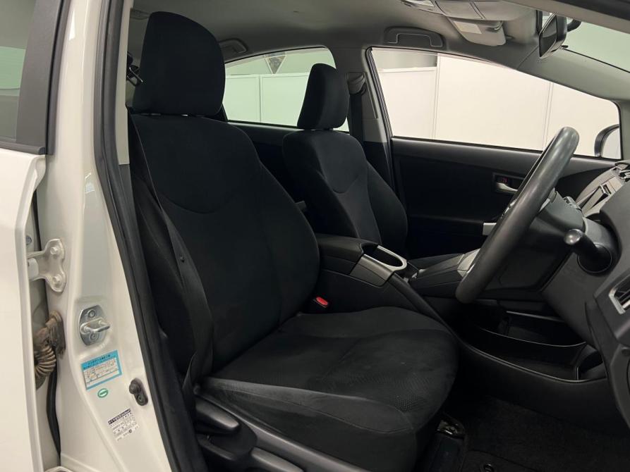 Toyota Prius III Рестайлинг (XW30) Казань  - изображение 19