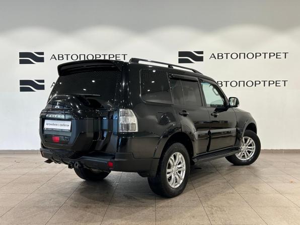 Mitsubishi Pajero IV Рестайлинг 2 с пробегом 2015 года, цена 1 999 000 рублей, 268216 км, внедорожник, Автокод Объявления