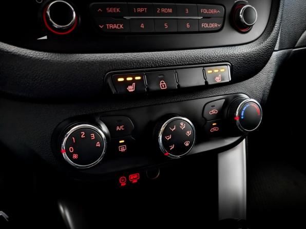 Kia Ceed II Рестайлинг с пробегом 2018 года, цена 1 410 000 рублей, 102124 км, хэтчбек, Автокод Объявления