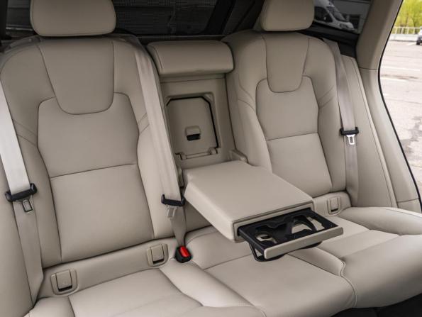 Volvo XC60 II Рестайлинг с пробегом 2021 года, цена 4 629 000 рублей, 76000 км, внедорожник, Автокод Объявления
