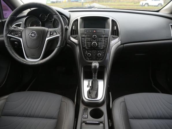 Opel Astra J Рестайлинг с пробегом 2013 года, цена 468 000 рублей, 221500 км, седан, Автокод Объявления