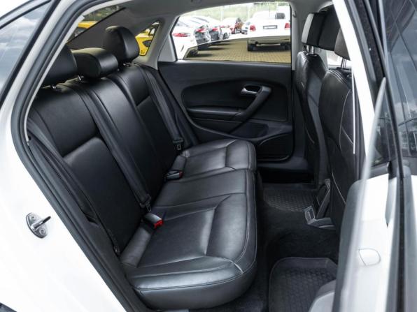 Volkswagen Polo V Рестайлинг с пробегом 2018 года, цена 1 279 700 рублей, 124667 км, седан, Автокод Объявления