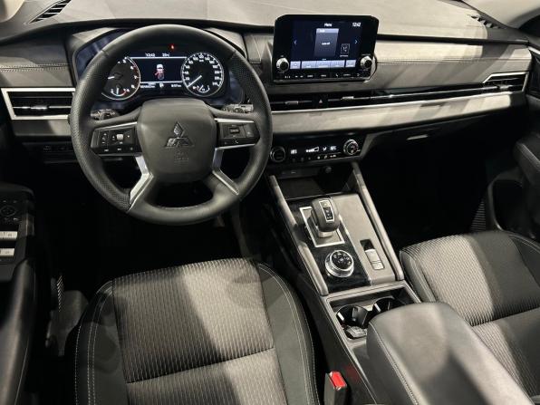 Mitsubishi Outlander IV с пробегом 2023 года, цена 3 727 000 рублей, 4661 км, внедорожник, Автокод Объявления