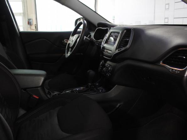 Jeep Cherokee V (KL) Рестайлинг с пробегом 2018 года, цена 2 293 000 рублей, 68483 км, внедорожник, Автокод Объявления