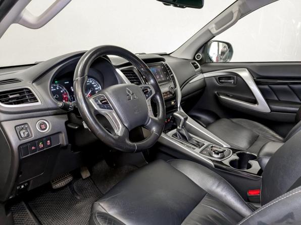 Mitsubishi Pajero Sport III с пробегом 2017 года, цена 3 100 000 рублей, 107178 км, внедорожник, Автокод Объявления