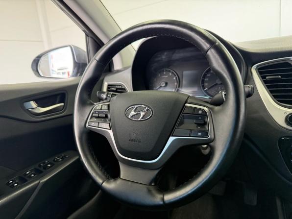 Hyundai Solaris II с пробегом 2018 года, цена 1 299 000 рублей, 176000 км, седан, Автокод Объявления