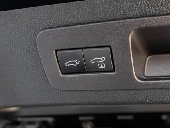 Toyota Land Cruiser 300 Series с пробегом 2023 года, цена 11 950 000 рублей, 89134 км, внедорожник, Автокод Объявления