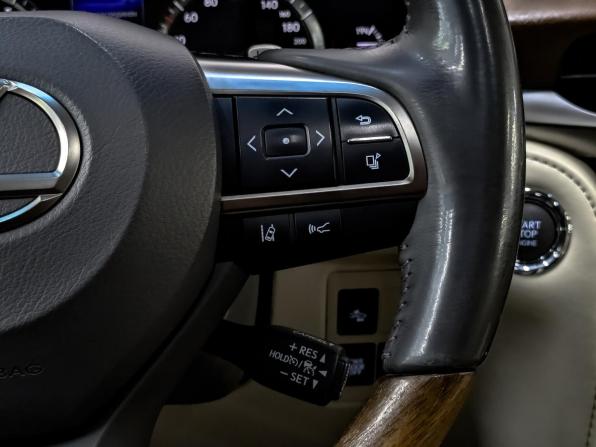 Lexus LX III Рестайлинг 2 с пробегом 2016 года, цена 6 800 000 рублей, 132174 км, внедорожник, Автокод Объявления