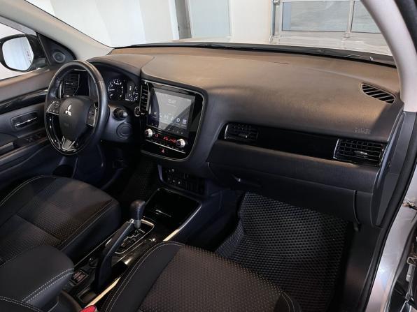 Mitsubishi Outlander III Рестайлинг 3 с пробегом 2021 года, цена 2 740 000 рублей, 36650 км, внедорожник, Автокод Объявления