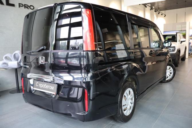 Honda Stepwgn V с пробегом 2017 года, цена 1 269 000 рублей, 235000 км, минивэн, Автокод Объявления