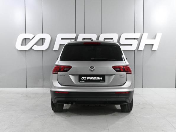 Volkswagen Tiguan II с пробегом 2017 года, цена 2 275 000 рублей, 198042 км, внедорожник, Автокод Объявления