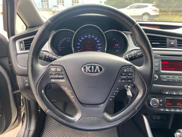 Kia Ceed II Рестайлинг с пробегом 2016 года, цена 1 299 000 рублей, 137000 км, хэтчбек, Автокод Объявления