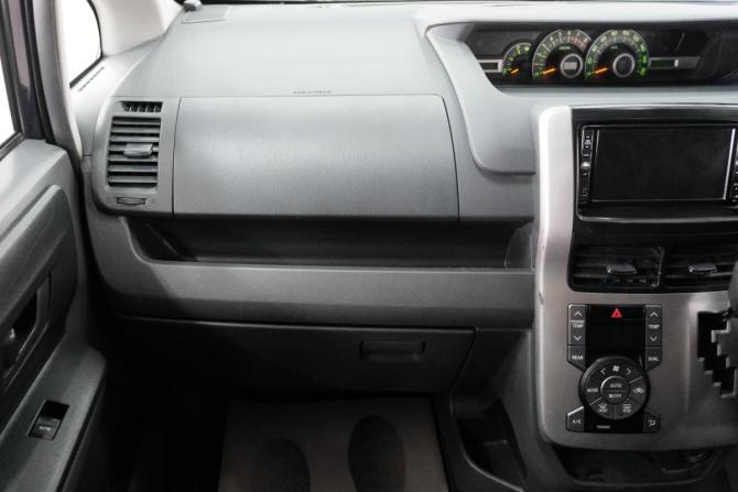 Toyota Voxy II (R70) с пробегом 2008 года, цена 1 169 000 рублей, 430000 км, минивэн, Автокод Объявления