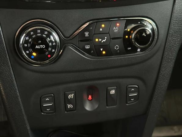 Renault Sandero II Рестайлинг с пробегом 2018 года, цена 990 000 рублей, 130000 км, хэтчбек, Автокод Объявления