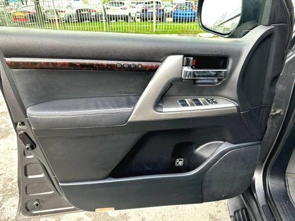Toyota Land Cruiser 200 Series Рестайлинг 1 с пробегом 2012 года, цена 3 540 000 рублей, 283728 км, внедорожник, Автокод Объявления