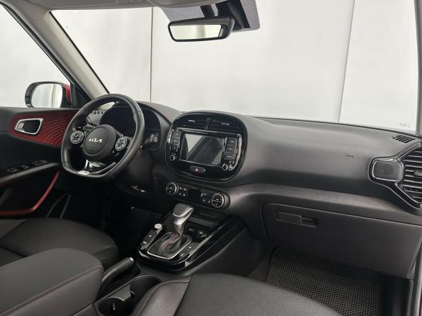 Kia Soul III Рестайлинг с пробегом 2022 года, цена 2 275 000 рублей, 49730 км, хэтчбек, Автокод Объявления