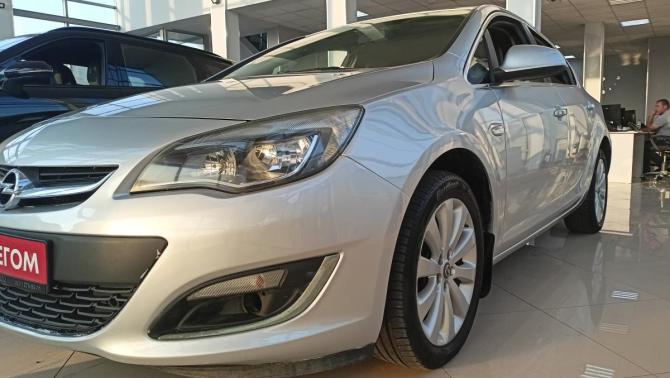 Opel Astra J Рестайлинг с пробегом 2013 года, цена 613 000 рублей, 283000 км, хэтчбек, Автокод Объявления
