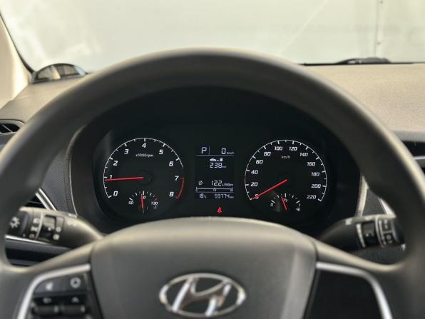 Hyundai Solaris II Рестайлинг с пробегом 2021 года, цена 1 650 000 рублей, 59773 км, седан, Автокод Объявления
