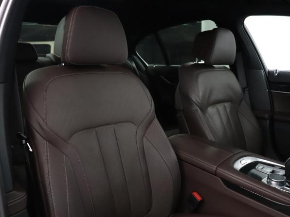 BMW 7 серии VI (G11/G12) с пробегом 2018 года, цена 5 665 990 рублей, 45790 км, седан, Автокод Объявления