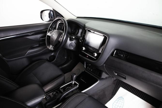 Mitsubishi Outlander III Рестайлинг 3 с пробегом 2022 года, цена 2 459 000 рублей, 98450 км, внедорожник, Автокод Объявления