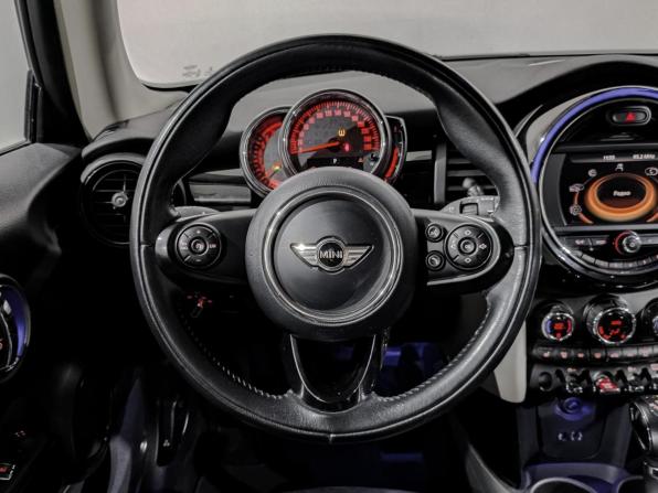 Mini Hatch III (F55/F56) Рестайлинг с пробегом 2018 года, цена 1 695 000 рублей, 100450 км, хэтчбек, Автокод Объявления