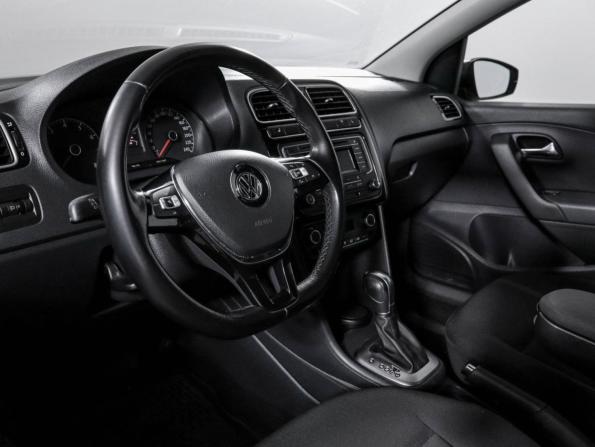 Volkswagen Polo V Рестайлинг с пробегом 2017 года, цена 1 098 000 рублей, 79820 км, седан, Автокод Объявления