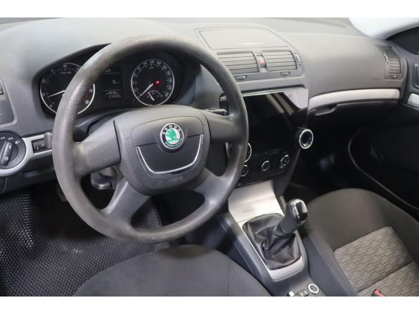 Skoda Octavia II (A5) Рестайлинг с пробегом 2013 года, цена 557 900 рублей, 217000 км, лифтбек, Автокод Объявления