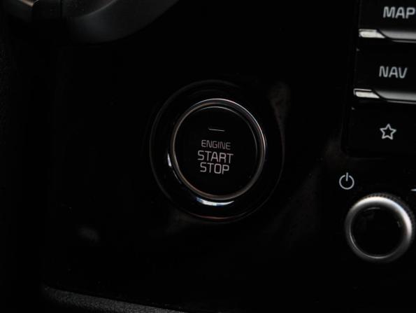 Kia Rio IV Рестайлинг с пробегом 2021 года, цена 2 299 000 рублей, 28416 км, хэтчбек, Автокод Объявления