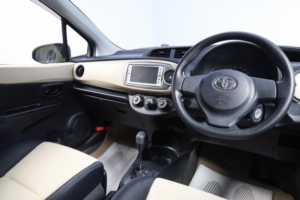 Toyota Vitz III (XP130) Новосибирск  - изображение 10