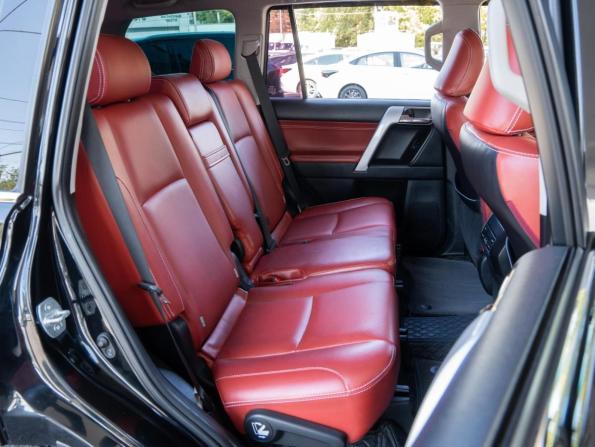 Toyota Land Cruiser Prado 150 Series Рестайлинг 2 с пробегом 2018 года, цена 4 369 000 рублей, 91604 км, внедорожник, Автокод Объявления