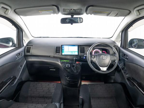 Toyota ISis I Рестайлинг с пробегом 2013 года, цена 1 350 000 рублей, 77884 км, компактвэн, Автокод Объявления