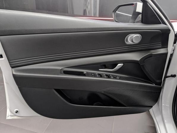 Hyundai Elantra VII (CN7) с пробегом 2022 года, цена 2 320 000 рублей, 37981 км, седан, Автокод Объявления