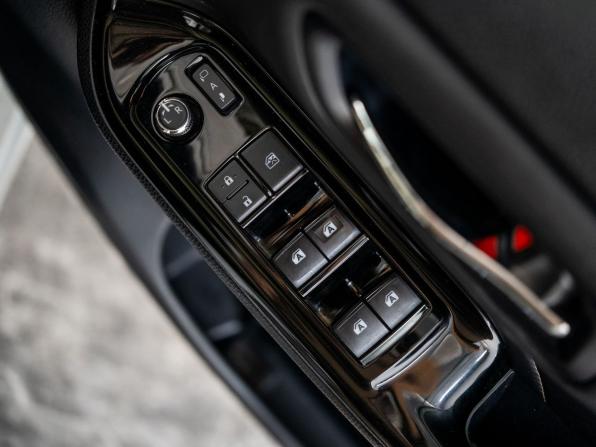 Toyota Esquire I Рестайлинг с пробегом 2017 года, цена 2 200 000 рублей, 207366 км, минивэн, Автокод Объявления