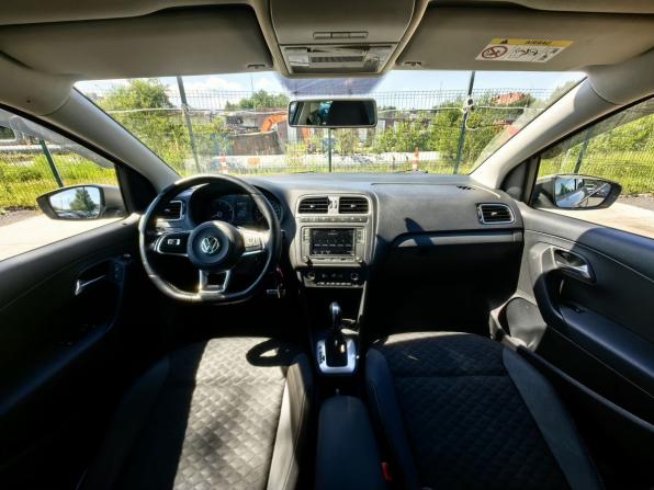 Volkswagen Polo V Рестайлинг с пробегом 2018 года, цена 989 000 рублей, 174000 км, седан, Автокод Объявления