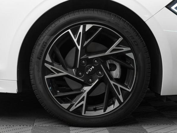 Kia K5 III Рестайлинг с пробегом 2024 года, цена 3 700 000 рублей, 24943 км, седан, Автокод Объявления