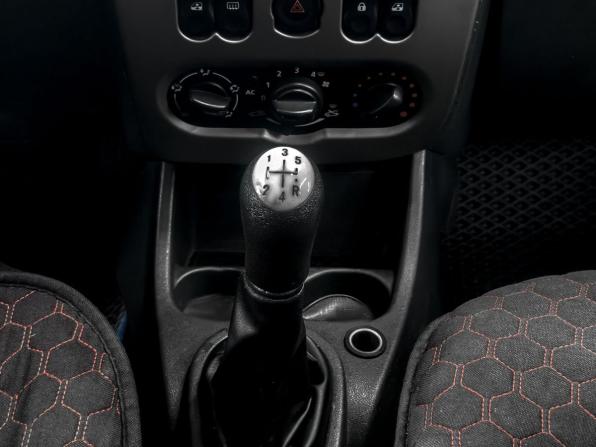 Renault Logan I Рестайлинг с пробегом 2012 года, цена 479 900 рублей, 180000 км, седан, Автокод Объявления