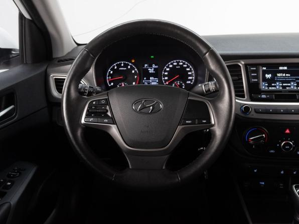 Hyundai Solaris II Рестайлинг с пробегом 2021 года, цена 1 360 000 рублей, 118900 км, седан, Автокод Объявления