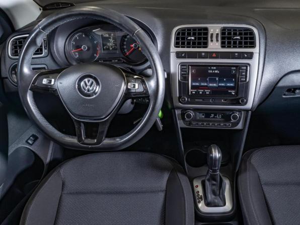 Volkswagen Polo V Рестайлинг с пробегом 2018 года, цена 1 560 000 рублей, 49383 км, седан, Автокод Объявления