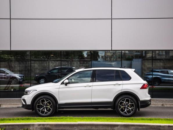 Volkswagen Tiguan II Рестайлинг с пробегом 2021 года, цена 2 614 000 рублей, 33911 км, внедорожник, Автокод Объявления