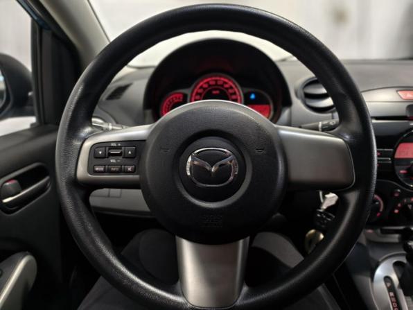 Mazda 2 II Рестайлинг (DE2) с пробегом 2011 года, цена 894 400 рублей, 101217 км, хэтчбек, Автокод Объявления